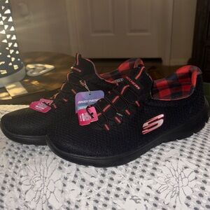 Skechers 9.5 women black and Red Sneakers